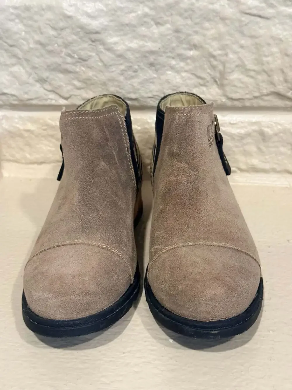 Sorel Major Low Premium Suede and Zebra Print Calf Hair Ankle Booties Sz 5
